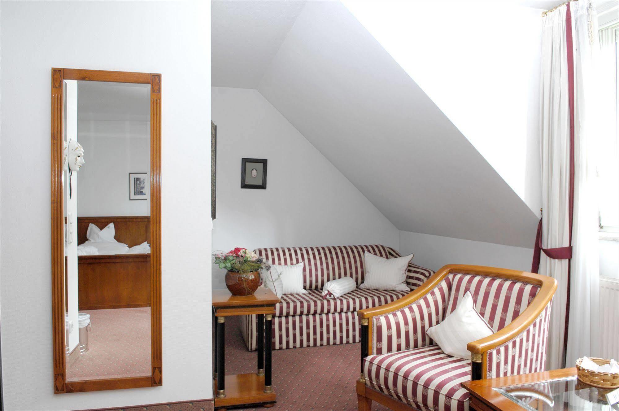 Hotel Gasthof Der Krug 스테구라치 외부 사진