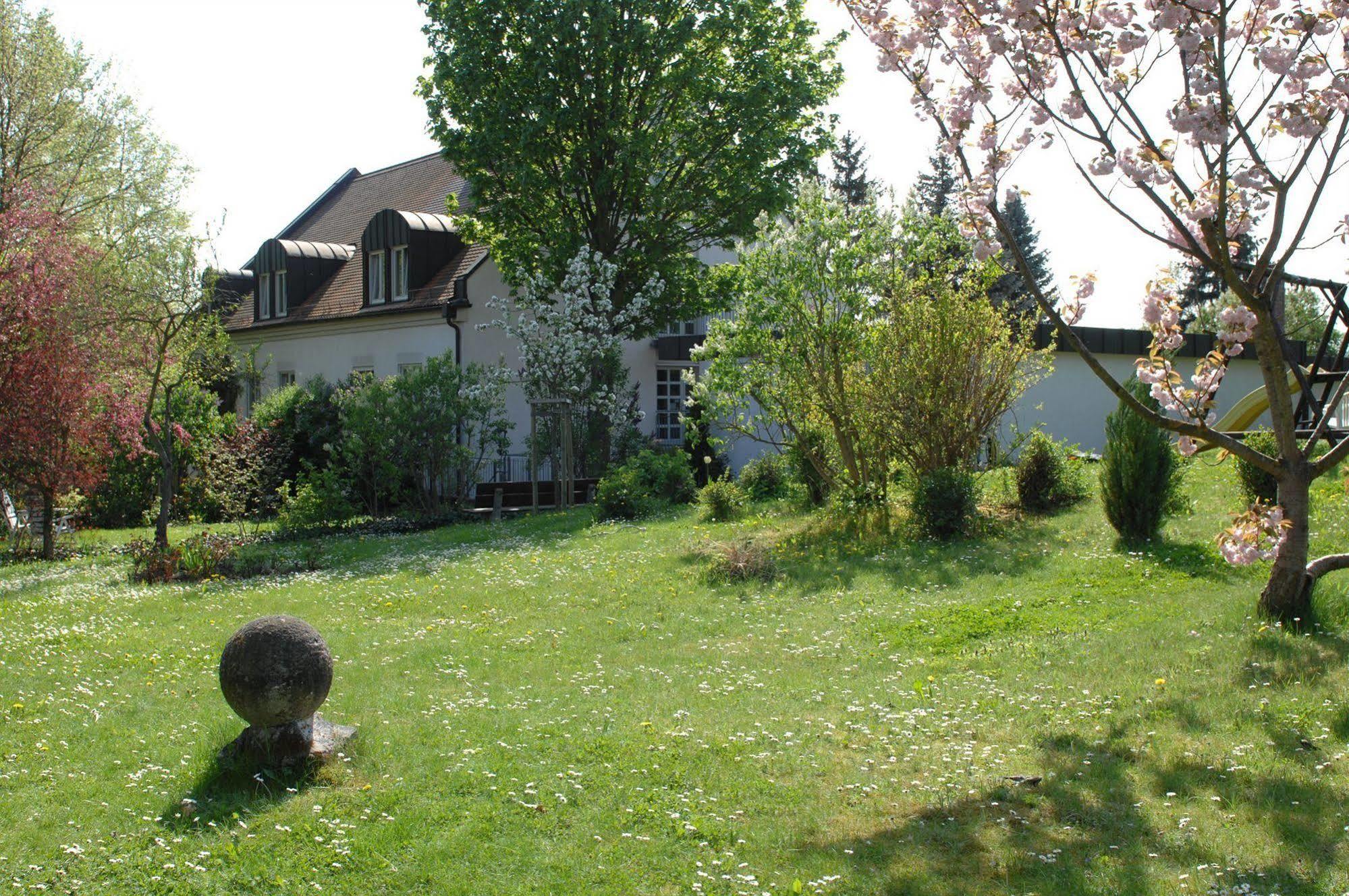 Hotel Gasthof Der Krug 스테구라치 외부 사진